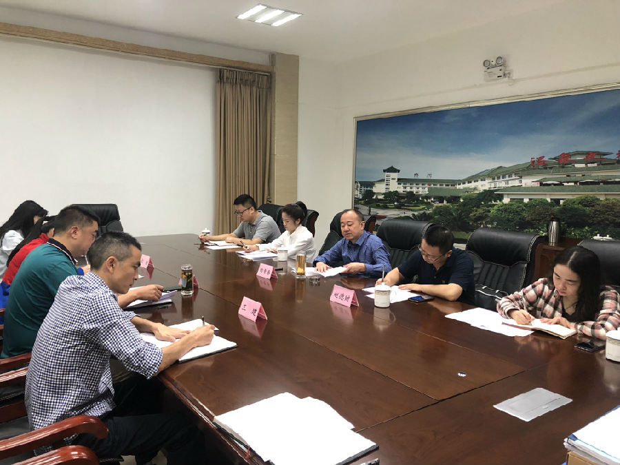 集團領(lǐng)導(dǎo)督查調(diào)研黨建和黨風(fēng)廉政建設(shè)工作3.jpg 0129b1bffbe75be78d737e937e3334a3.jpg