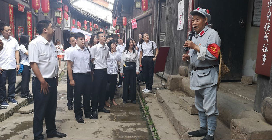 不忘初心謀發(fā)展 牢記使命再起航1.jpg 03efaaa9c3739af3e388c5f6b2797765.jpg